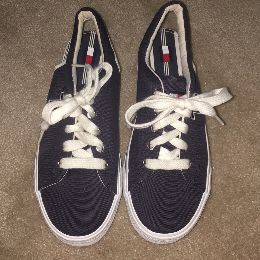 Vtg Tommy Hilfiger sneakers